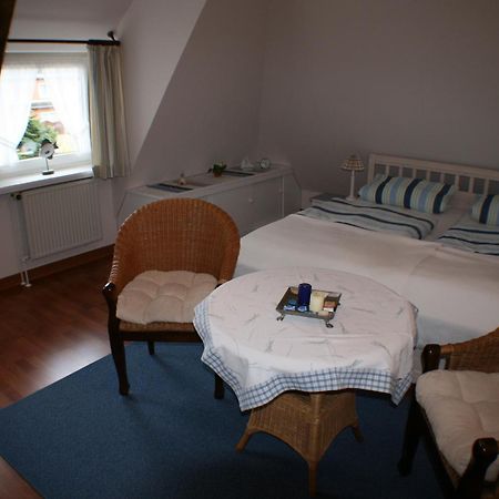 Ferienwohnungen Im Hotel Garni Zur Post Utersum Oda fotoğraf