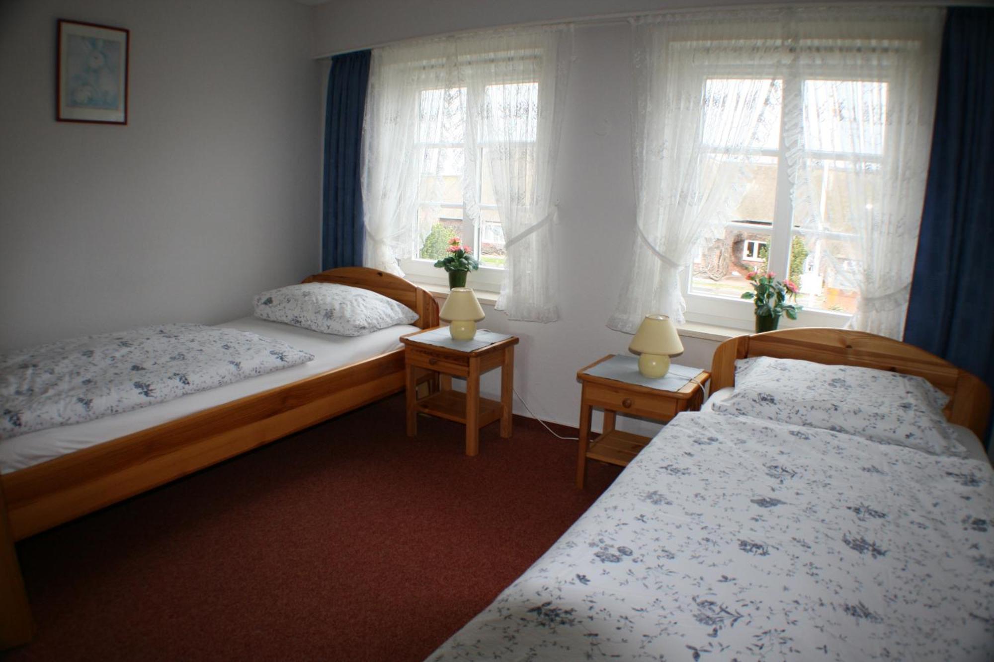 Ferienwohnungen Im Hotel Garni Zur Post Utersum Oda fotoğraf