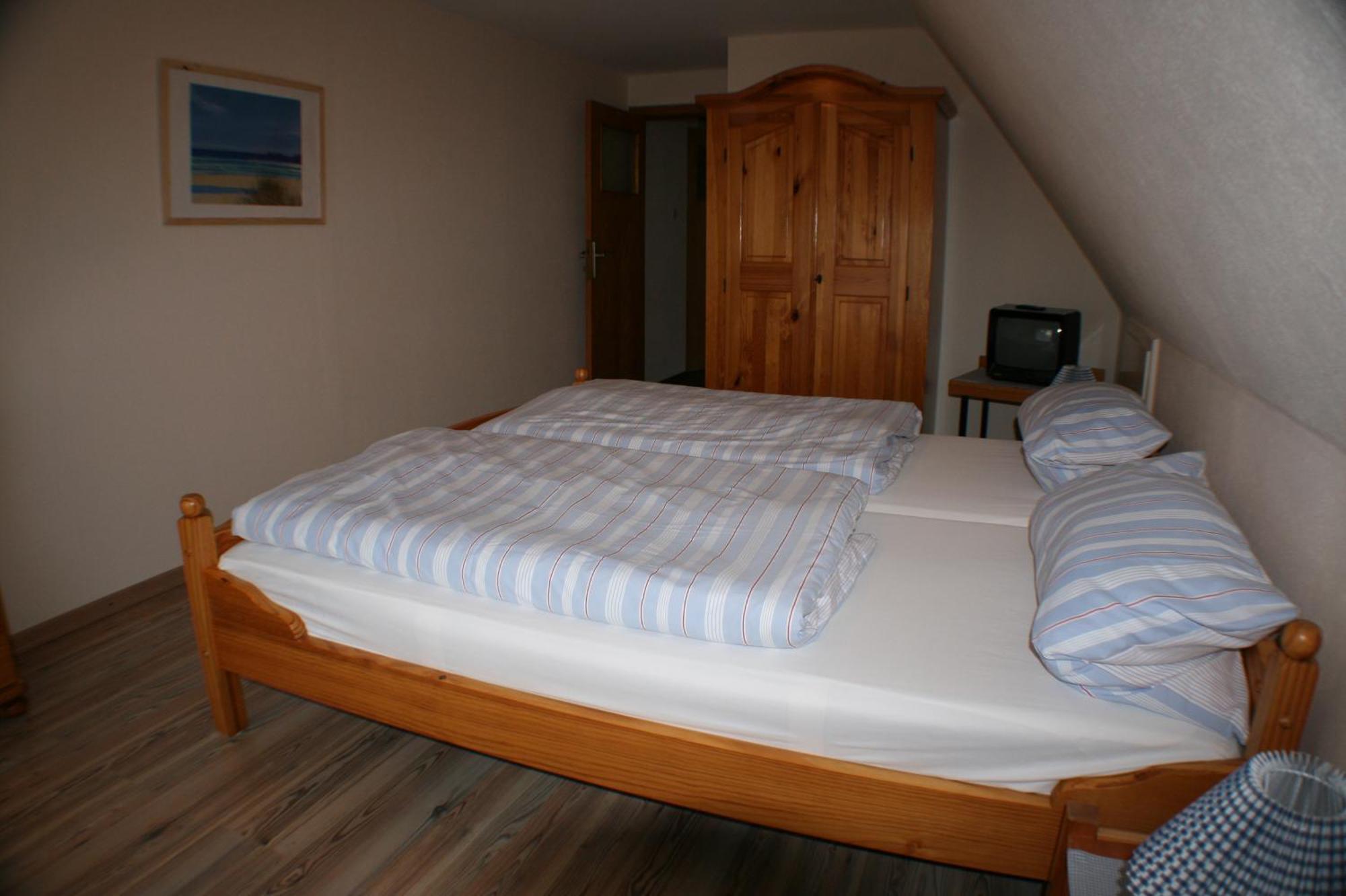 Ferienwohnungen Im Hotel Garni Zur Post Utersum Oda fotoğraf