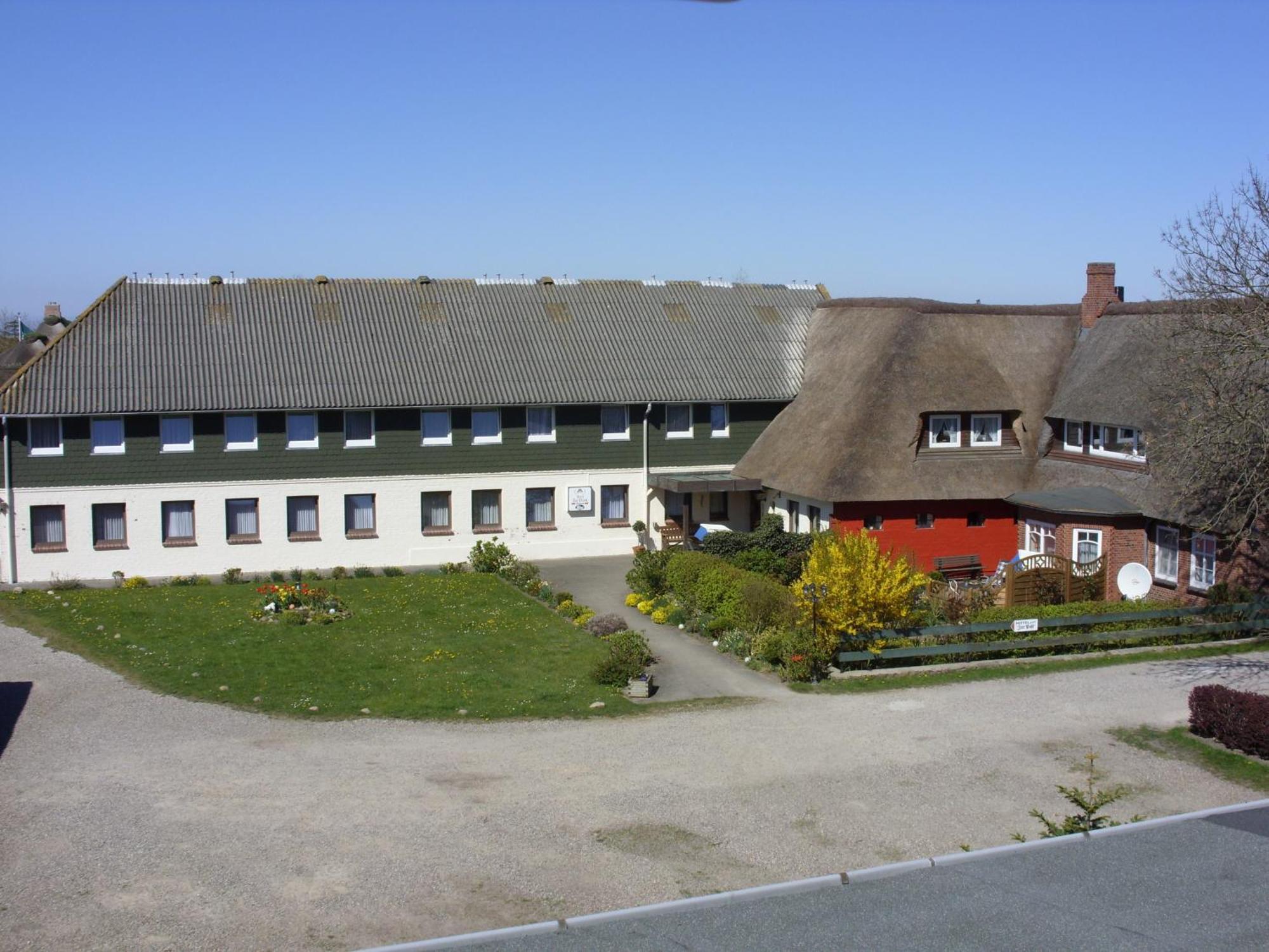 Ferienwohnungen Im Hotel Garni Zur Post Utersum Oda fotoğraf