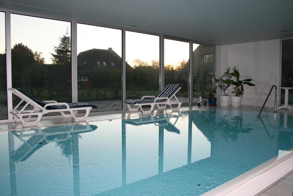 Ferienwohnungen Im Hotel Garni Zur Post Utersum Oda fotoğraf